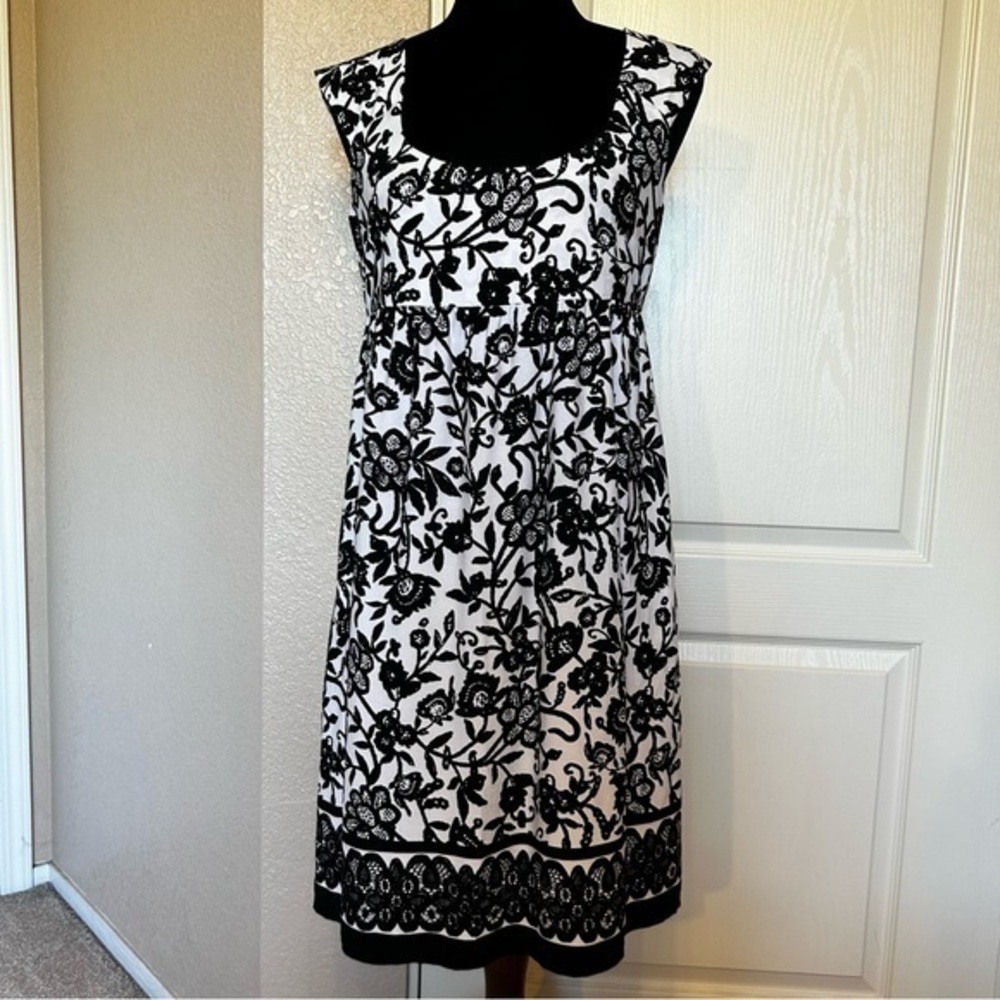 Dressbarn‎ Empire Waist with Pockets Black and White Floral Dress Size 10